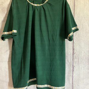 254 scoop neck tee with sunflower ribbon accents and hip slits